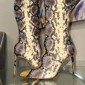 STEVE MADDEN - SNAKE PRINT THIGH HIGH BOOTS 8.5